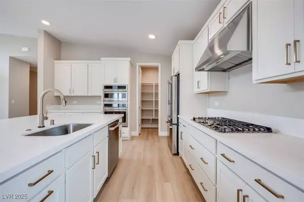 10361 Hanging Lake ST, Las Vegas, NV 89166