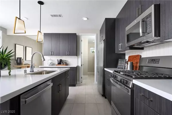 1204 Crimson Sunbird ST, North Las Vegas, NV 89084