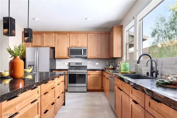 1208 Crimson Sunbird ST, North Las Vegas, NV 89084