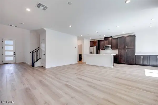 11905 Angle Cliff AVE, Las Vegas, NV 89138