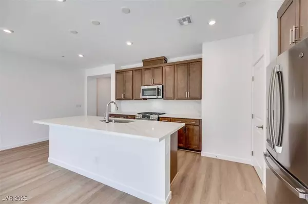 11899 Angle Cliff AVE, Las Vegas, NV 89138