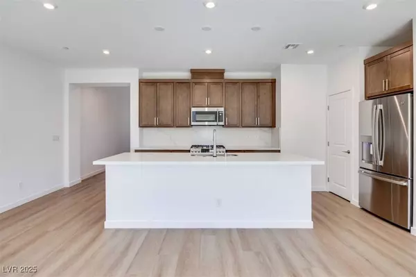 11899 Angle Cliff AVE, Las Vegas, NV 89138