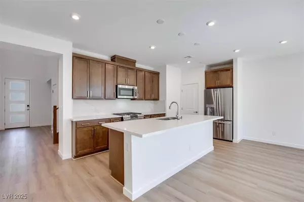 11899 Angle Cliff AVE, Las Vegas, NV 89138