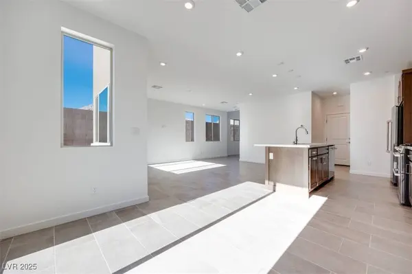 11935 Angle Cliff AVE, Las Vegas, NV 89138