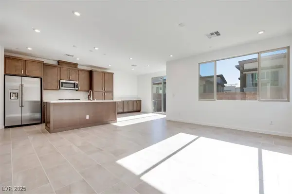 11935 Angle Cliff AVE, Las Vegas, NV 89138