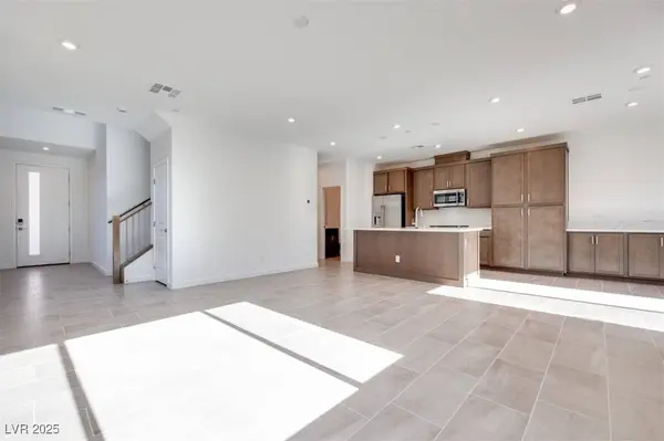 11935 Angle Cliff AVE, Las Vegas, NV 89138