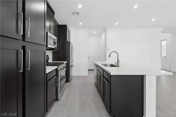 11970 Angle Cliff AVE, Las Vegas, NV 89138