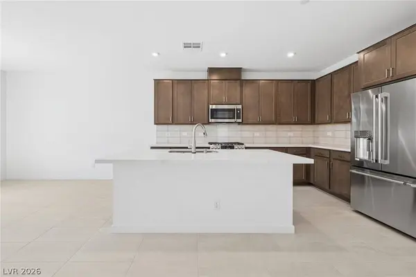 11965 Angle Cliff AVE, Las Vegas, NV 89138