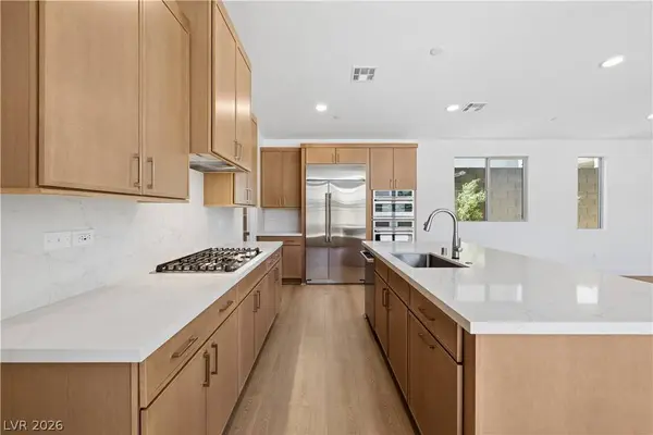 971 Golden Summit AVE, Las Vegas, NV 89138