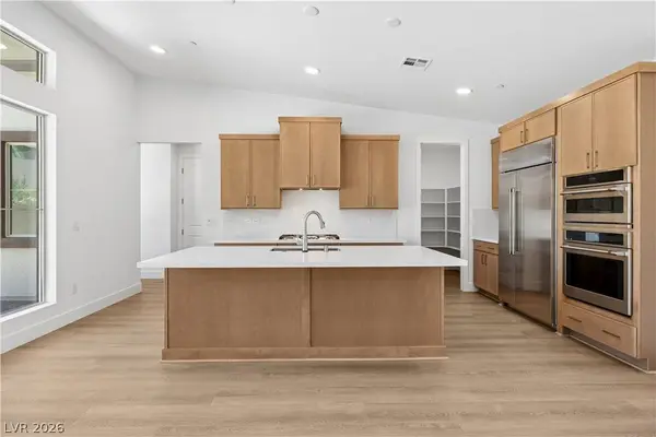 971 Golden Summit AVE, Las Vegas, NV 89138