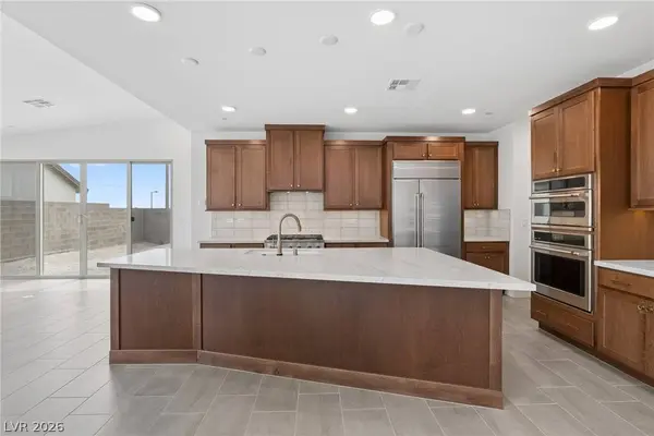 961 Golden Summit AVE, Las Vegas, NV 89138