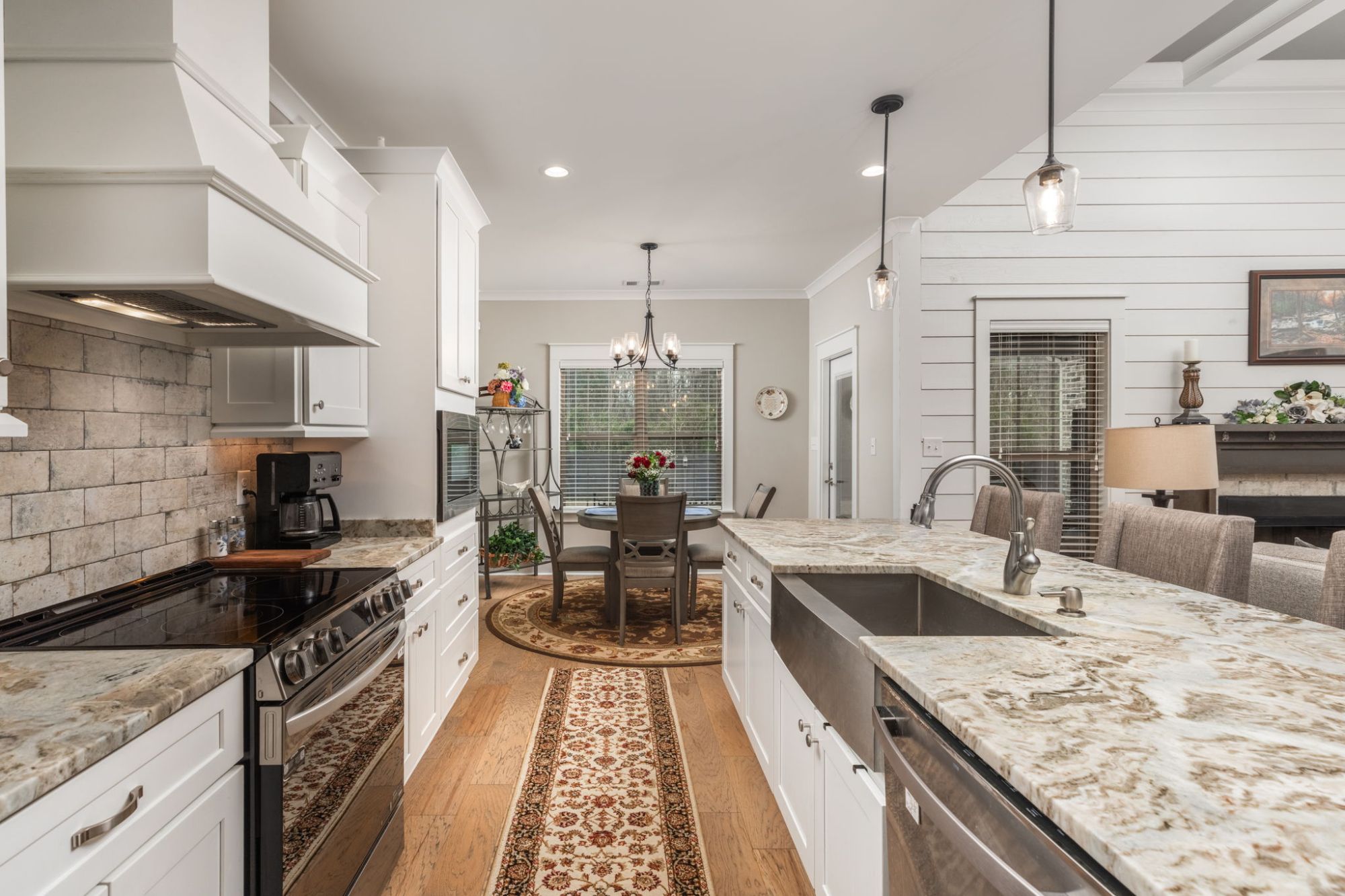 Kitchen & Breakfast Nook