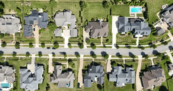 feature image of Why It’s Worth Knowing What Homes Are Selling for in Your Neighborhood