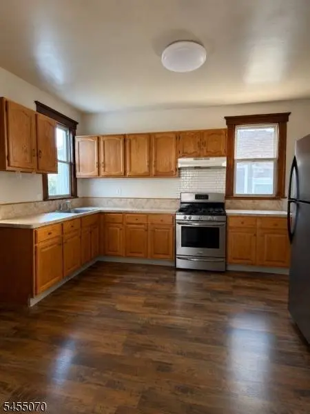 720 Monroe Ave, Elizabeth City, NJ 07201