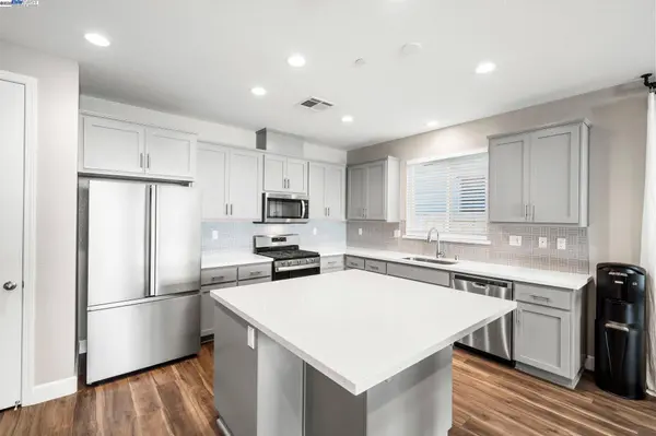 5244 Comfrey St, Fairfield, CA 94534