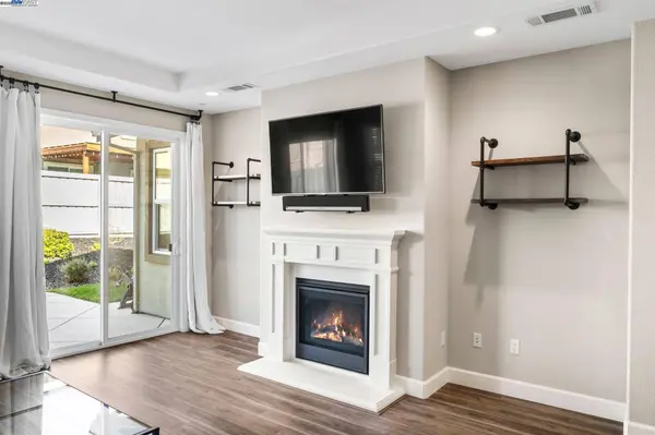 5244 Comfrey St, Fairfield, CA 94534