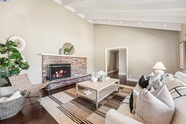 24 Archery Ct, El Sobrante, CA 94803