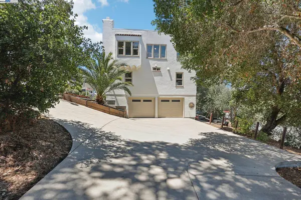 352 Winslow St, Crockett, CA 94525