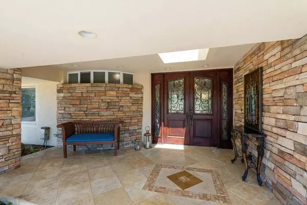9351 La Jolla Farms Rd, San Diego, CA 92037