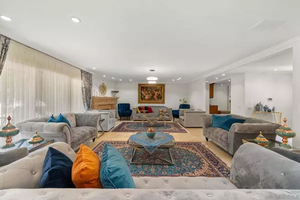 9351 La Jolla Farms Rd, San Diego, CA 92037