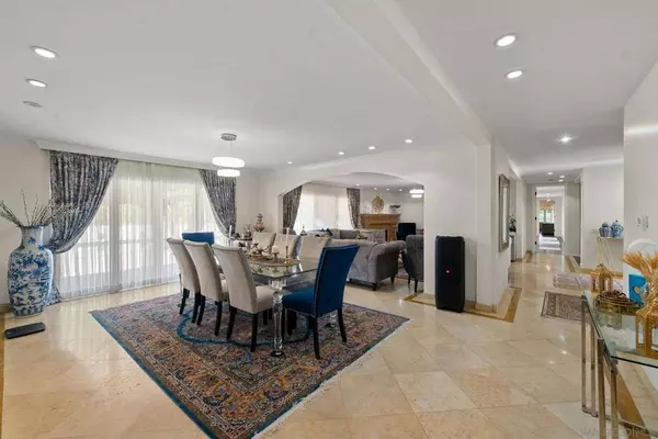 9351 La Jolla Farms Rd, San Diego, CA 92037
