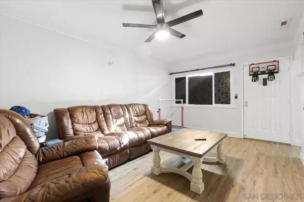 1060 E Washington Ave #5, Escondido, CA 92025