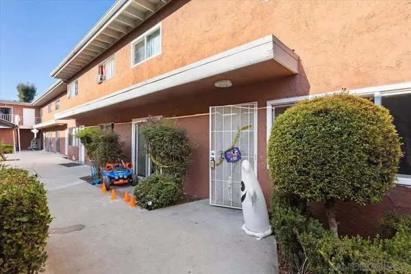 1060 E Washington Ave #5, Escondido, CA 92025