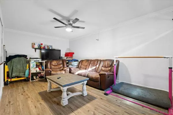 1060 E Washington Ave #5, Escondido, CA 92025