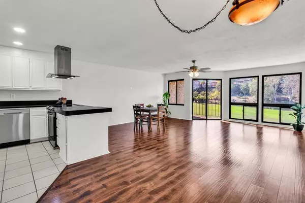 2507 Navarra Dr #202, Carlsbad, CA 92009