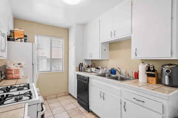 3964 Manzanita Dr, San Diego, CA 92105