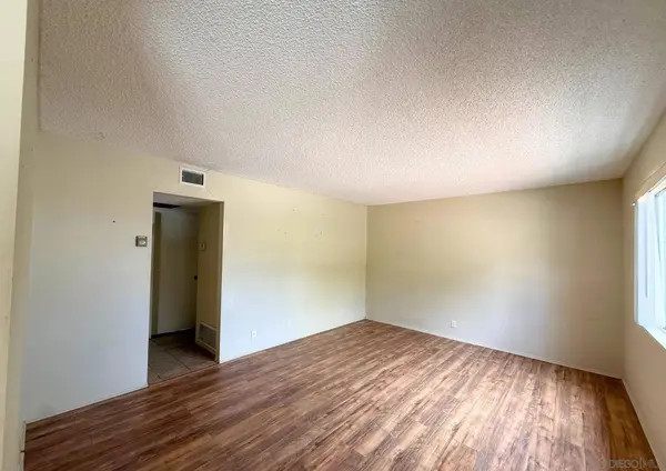 3671 Campus Dr, Oceanside, CA 92056