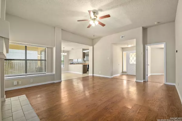 6114 Cliffbrier Dr, San Antonio, TX 78250