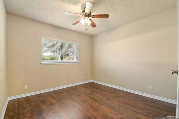 6114 Cliffbrier Dr, San Antonio, TX 78250