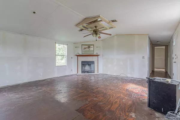 18065 County Road 163, Elmendorf, TX 78112