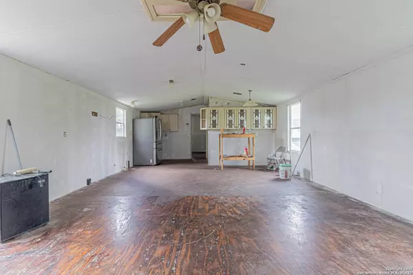 18065 County Road 163, Elmendorf, TX 78112