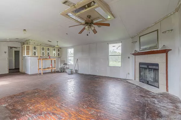 18065 County Road 163, Elmendorf, TX 78112