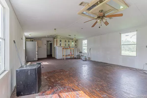 18065 County Road 163, Elmendorf, TX 78112