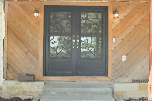 727 John Adams Dr, San Antonio, TX 78228