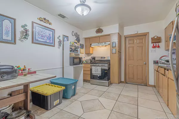 5883 Branch Valley St, San Antonio, TX 78242