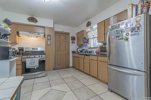 5883 Branch Valley St, San Antonio, TX 78242