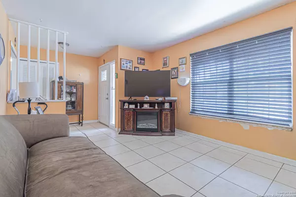 5883 Branch Valley St, San Antonio, TX 78242