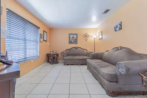 5883 Branch Valley St, San Antonio, TX 78242