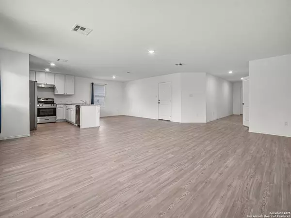 8842 Barrow Path, Converse, TX 78109