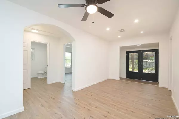 727 John Adams Dr, San Antonio, TX 78228