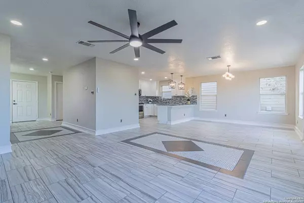 5110 Sunview Vly, San Antonio, TX 78244