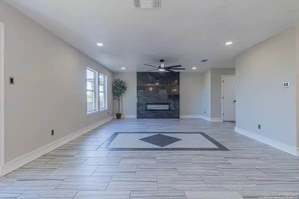 5110 Sunview Vly, San Antonio, TX 78244