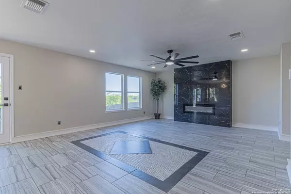 5110 Sunview Vly, San Antonio, TX 78244