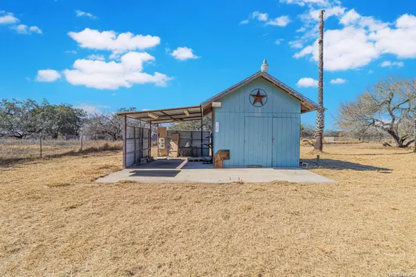 18065 County Road 163, Elmendorf, TX 78112