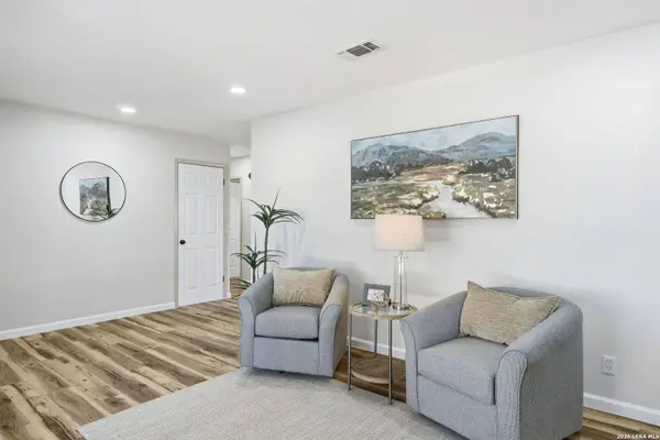 110 De Soto Dr, Universal City, TX 78148