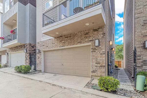 3839 Harry Wurzbach Rd #10, San Antonio, TX 78209